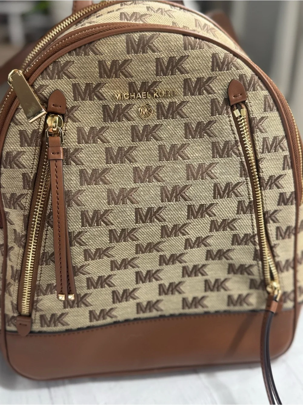 Michael Kors straps travel
